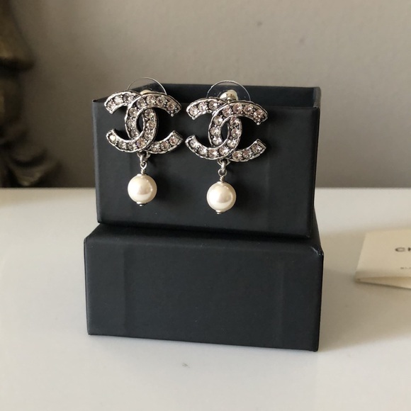 NEW Classic Chanel CC earrings with crystals and pearls - Picture 1 of 11